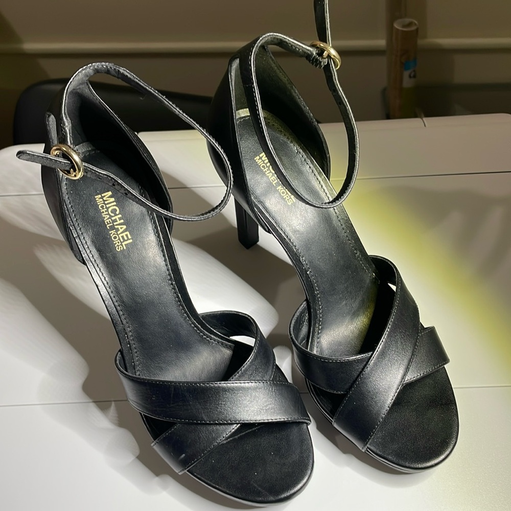 Black Michael Kors Open toed Sandal